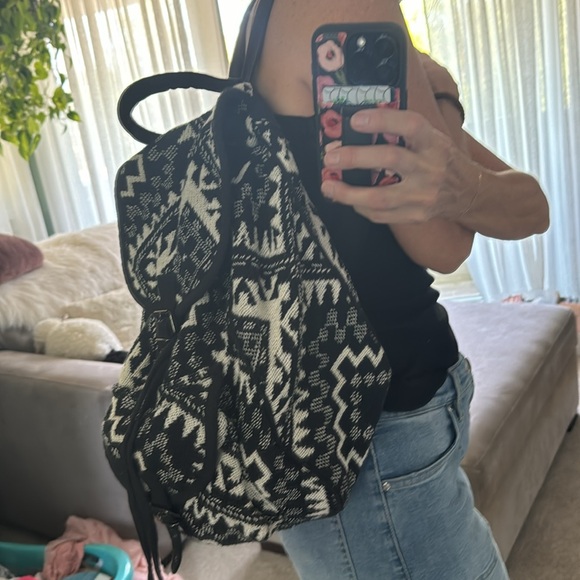 Roxy black/white tapestry expandable backpack, in PERFECT condition - Picture 2 of 7